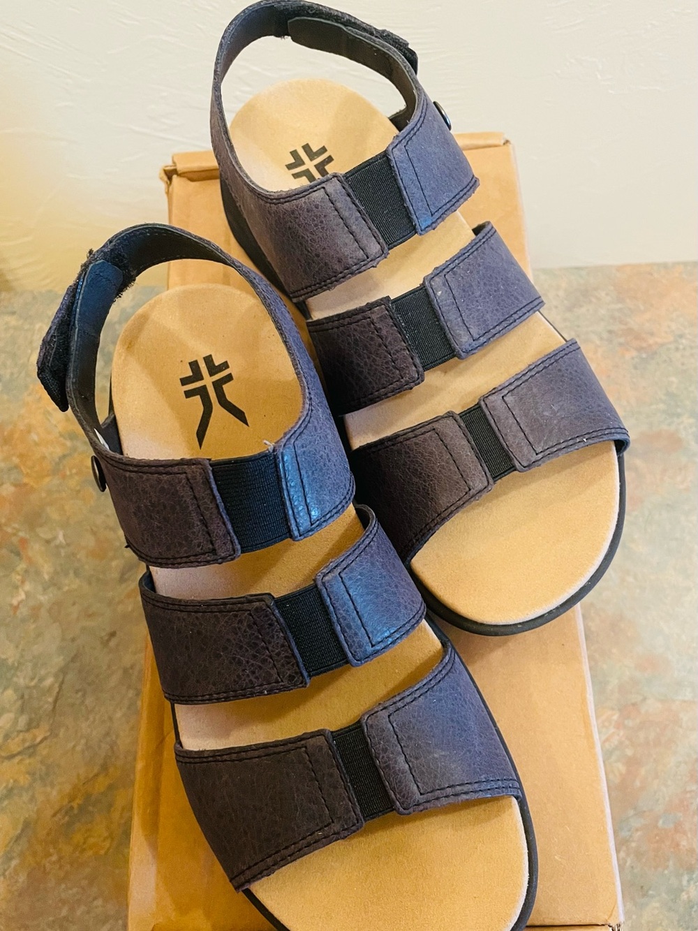 KURU Men's/Women's Black Triple-Strap Comfort Sandals
